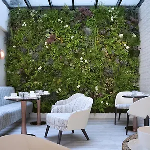 Hotel Dress Code, Paris